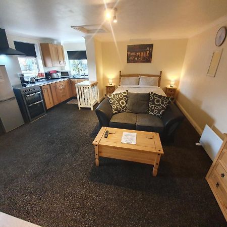 Sherwood Studio Annexe 1 Bedroom Entire Property Boston Extérieur photo