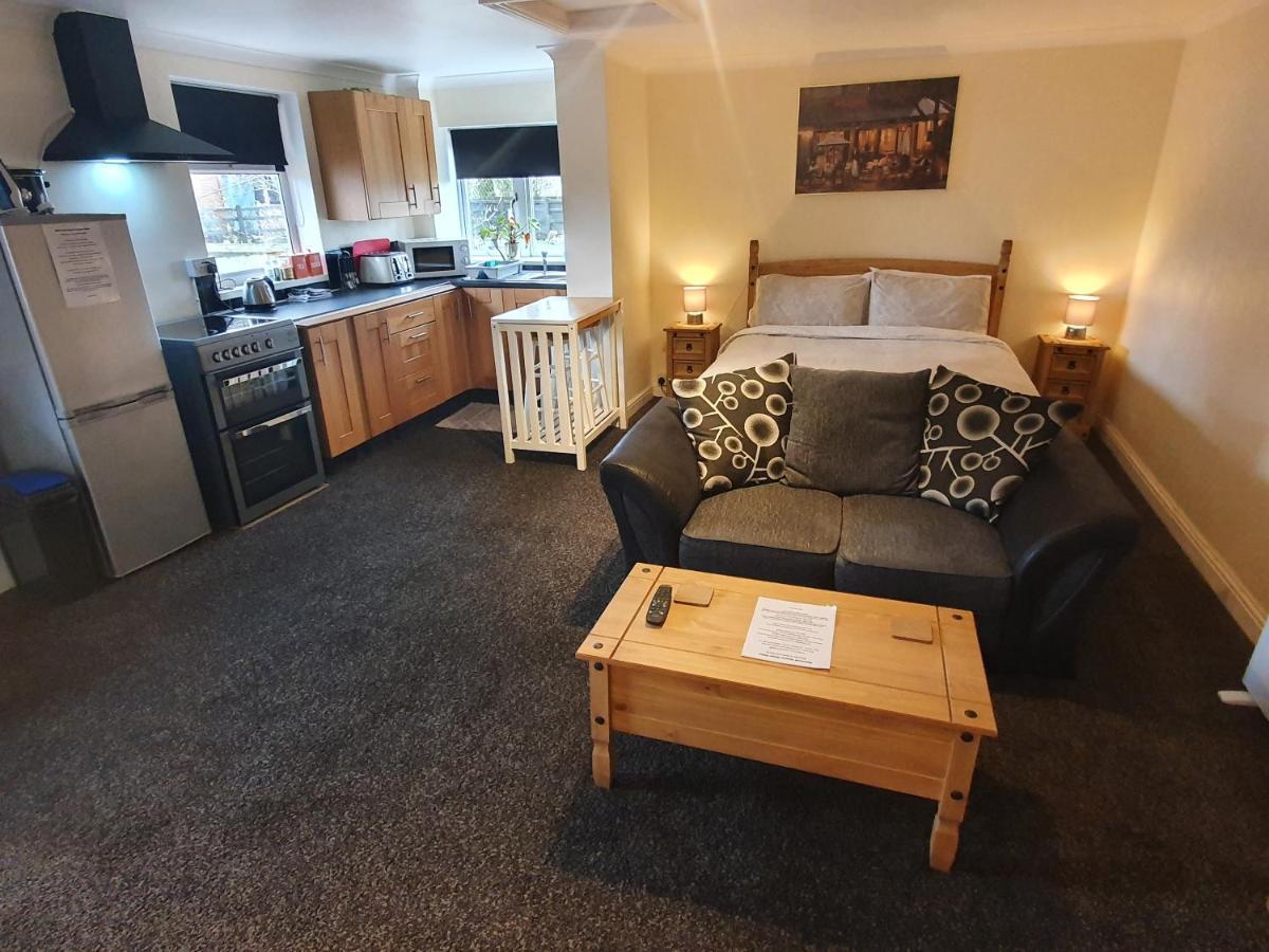 Sherwood Studio Annexe 1 Bedroom Entire Property Boston Extérieur photo