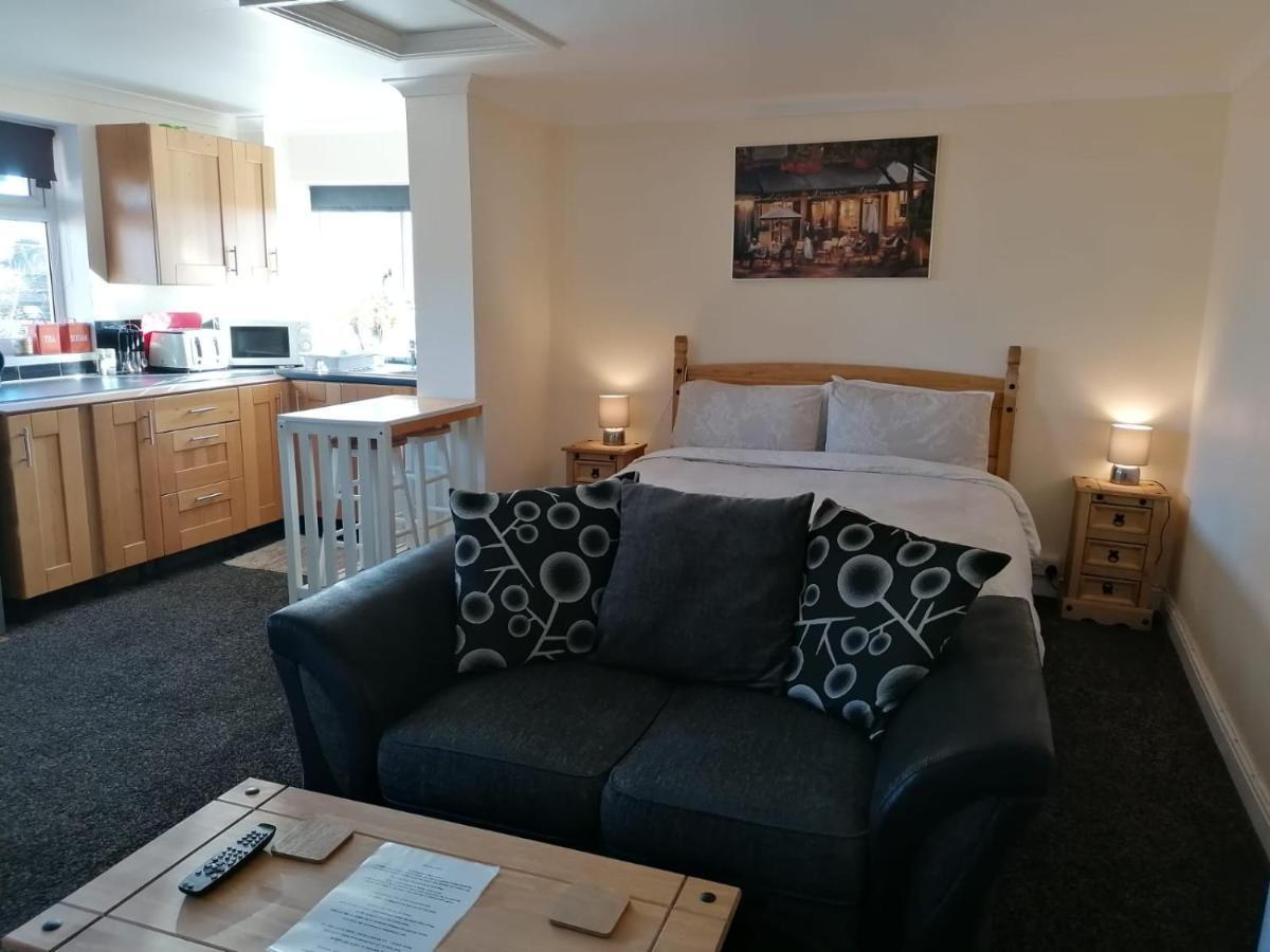 Sherwood Studio Annexe 1 Bedroom Entire Property Boston Extérieur photo