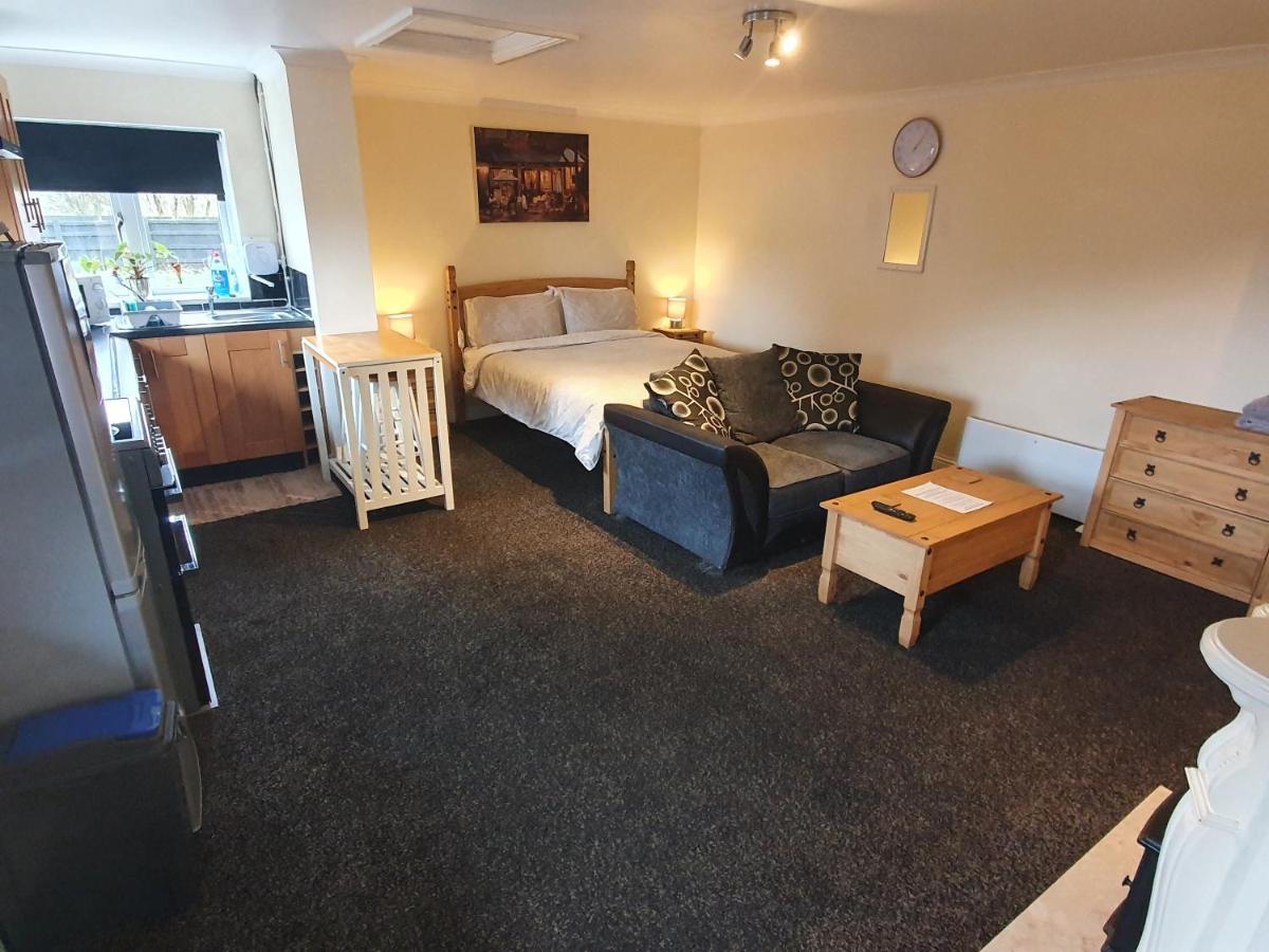 Sherwood Studio Annexe 1 Bedroom Entire Property Boston Extérieur photo