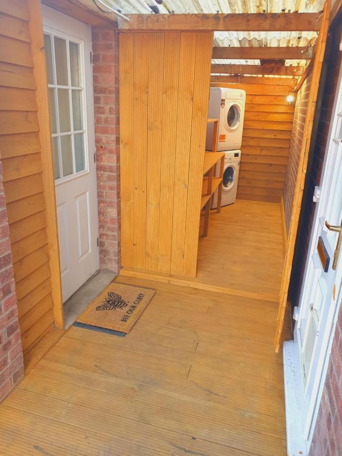 Sherwood Studio Annexe 1 Bedroom Entire Property Boston Extérieur photo